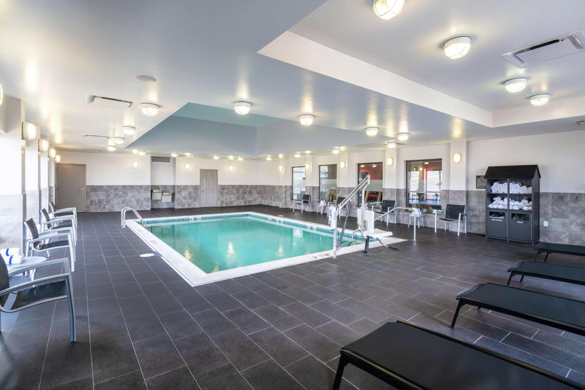 Hampton Inn And Suites Roanoke Airport/Valley View Mall Kültér fotó